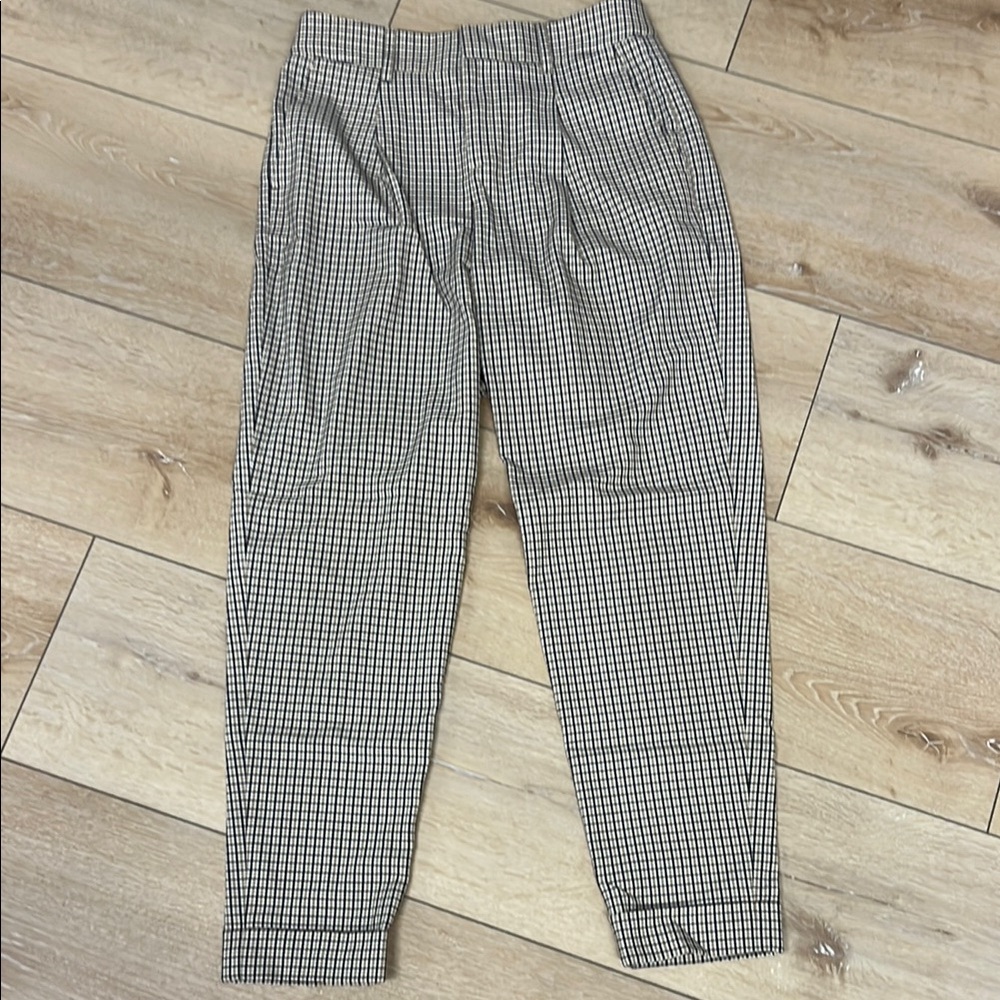 Banana Republic Women’s Black and Tan Checkered cuffed Pants, size 4
